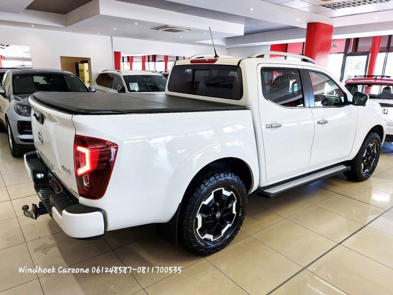 2022 Nissan Navara photo 3