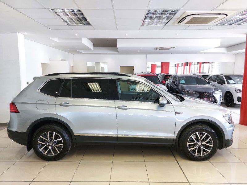 2020 Volkswagen Tiguan photo 2