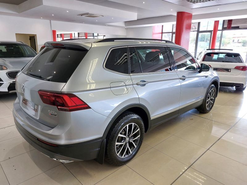 2020 Volkswagen Tiguan photo 3