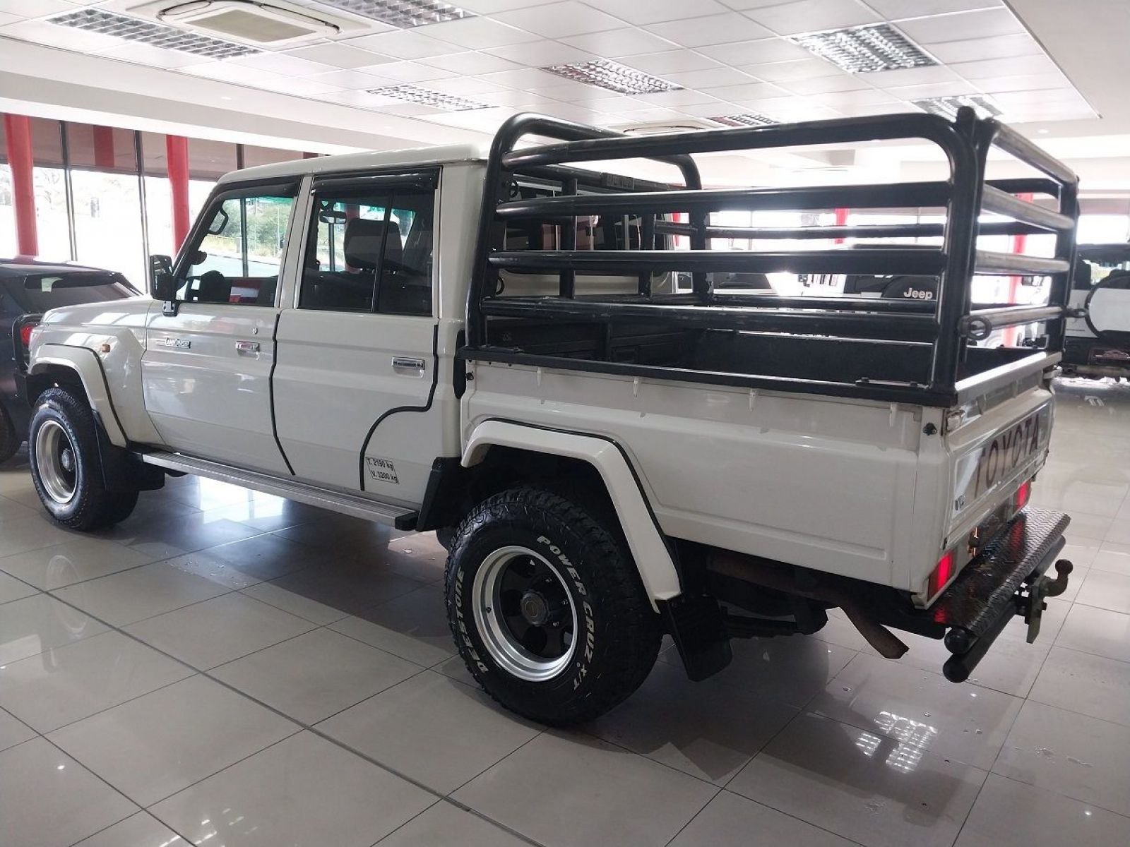 2014 Toyota Land Cruiser photo 9
