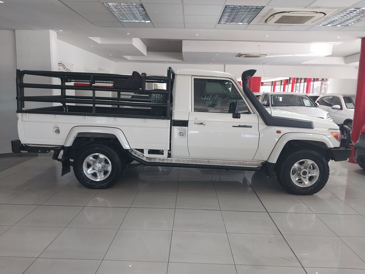 2023 Toyota Land Cruiser photo 2
