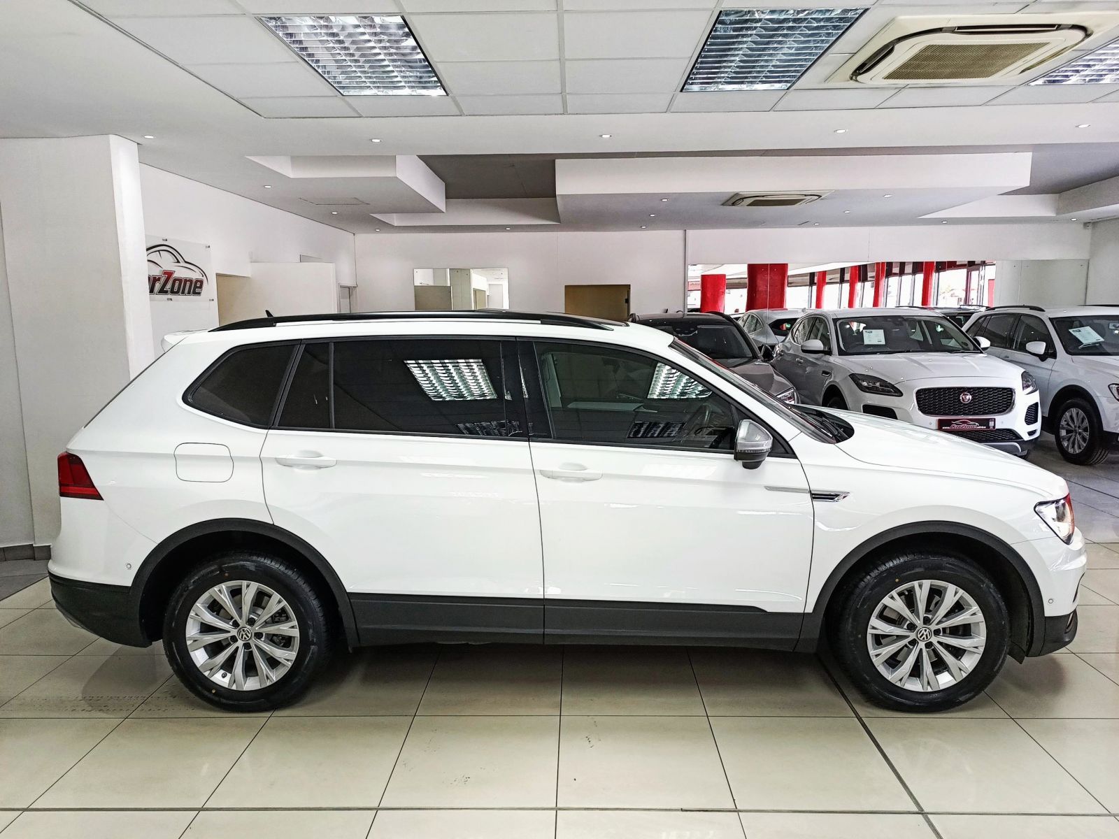 2021 Volkswagen Tiguan photo 2