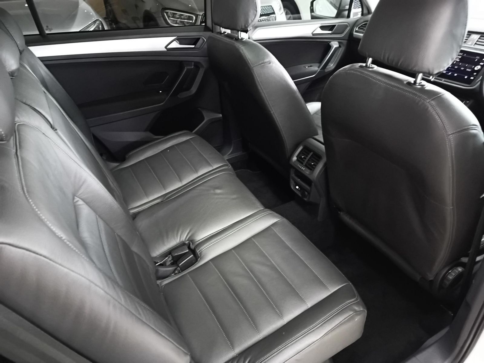 2021 Volkswagen Tiguan photo 7