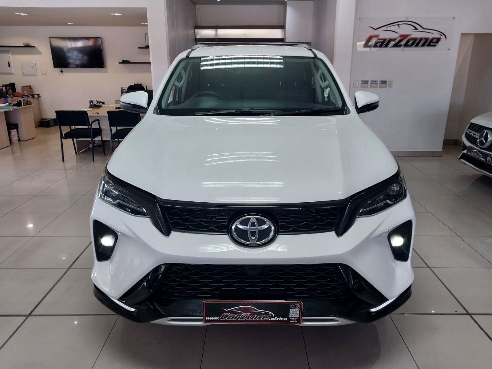 2023 Toyota Fortuner photo 4