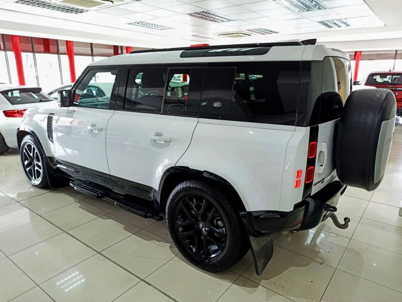 2021 Land Rover Defender photo 10
