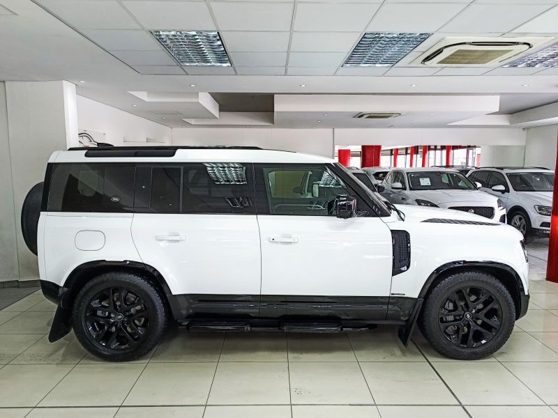 2021 Land Rover Defender photo 2