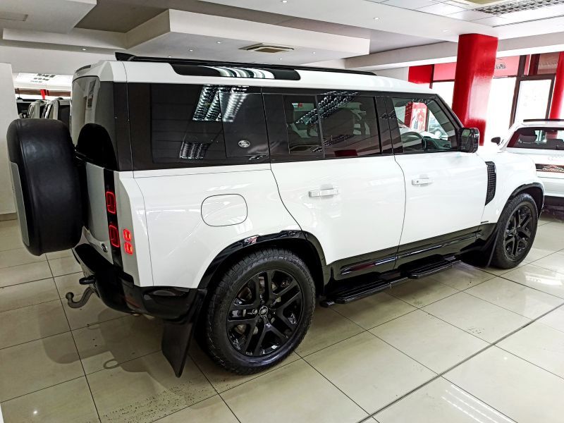 2021 Land Rover Defender photo 3