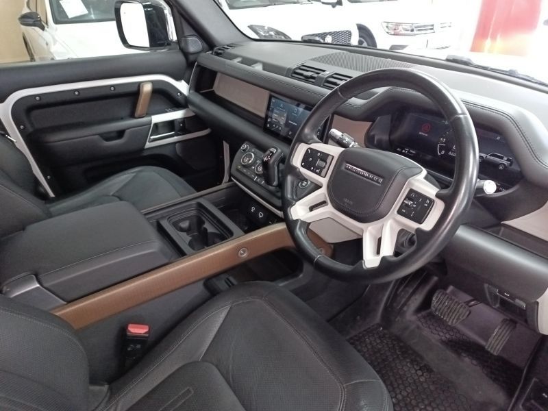 2021 Land Rover Defender photo 6