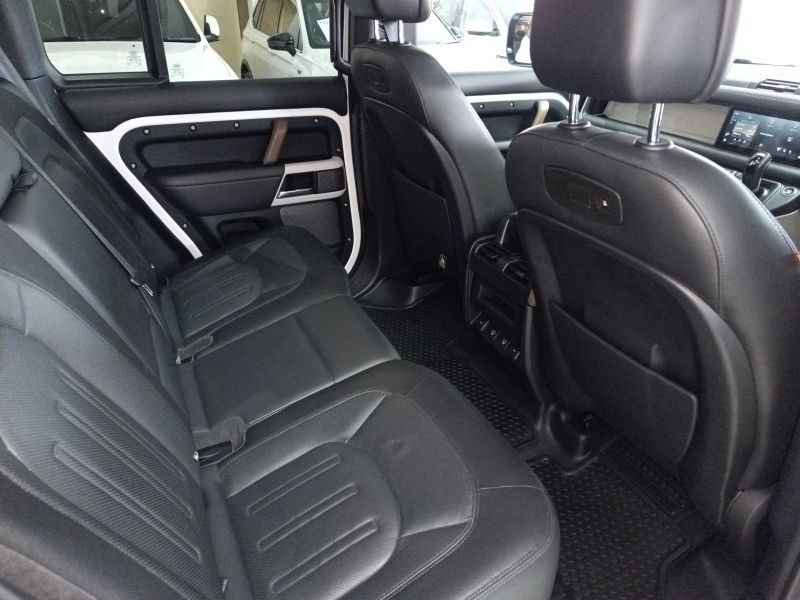 2021 Land Rover Defender photo 7