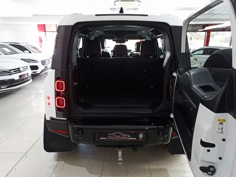 2021 Land Rover Defender photo 8