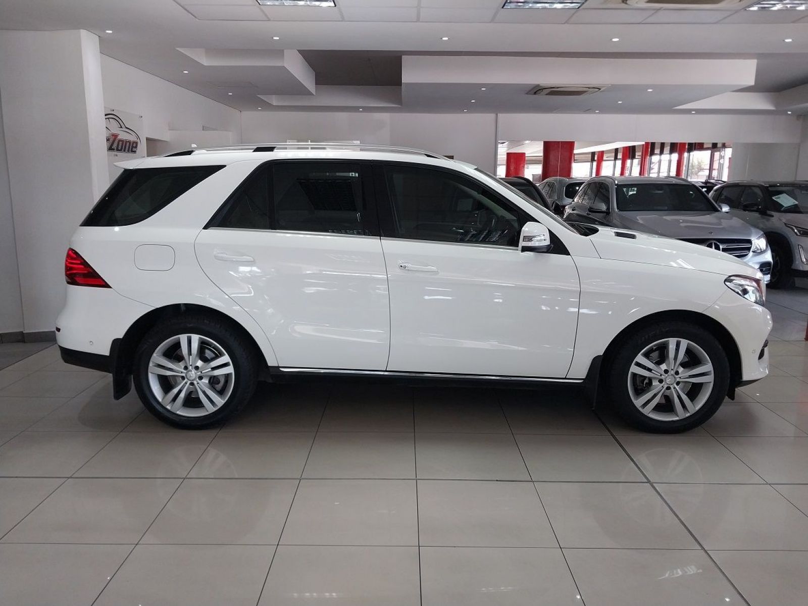 2016 Mercedes-Benz GLE photo 2