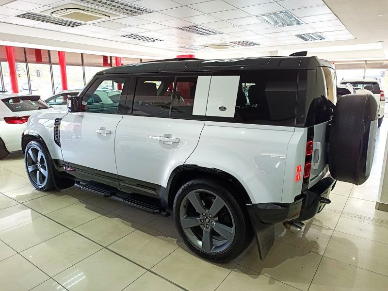 2022 Land Rover Defender photo 10