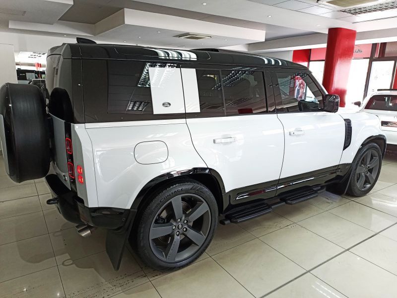 2022 Land Rover Defender photo 3