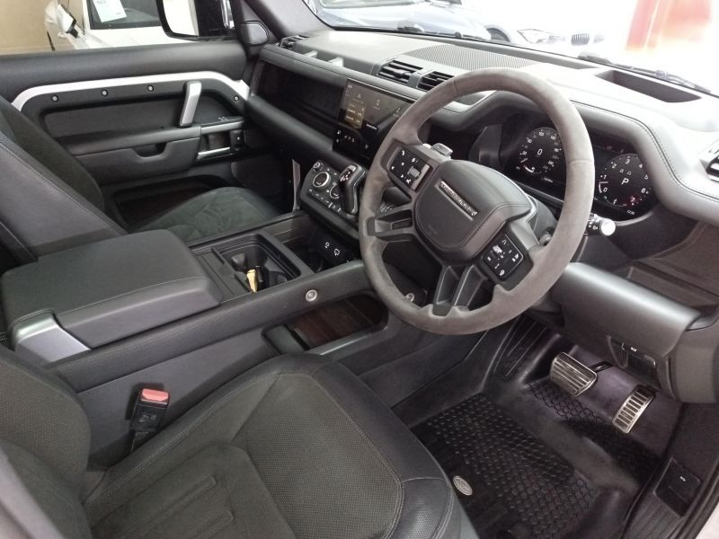 2022 Land Rover Defender photo 6