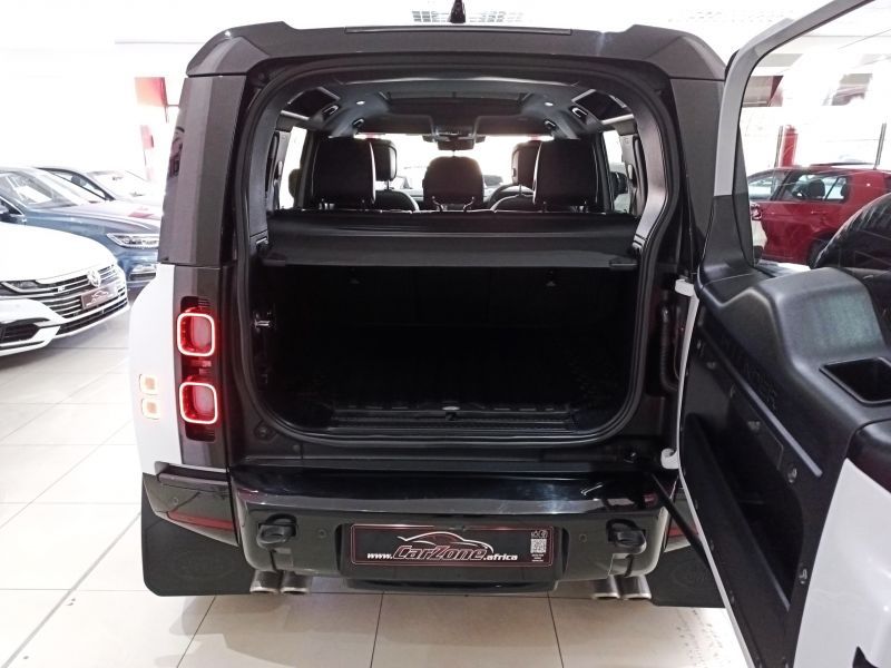 2022 Land Rover Defender photo 9