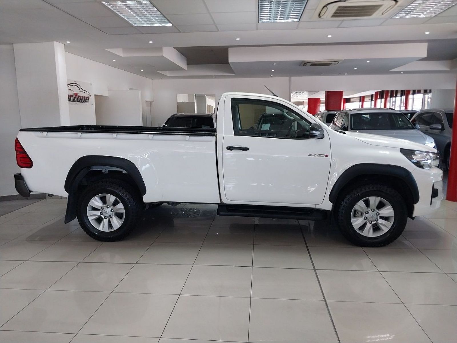 2020 Toyota Hilux photo 2