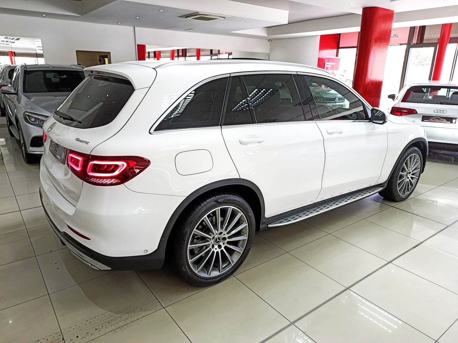 2021 Mercedes-Benz GLC photo 3