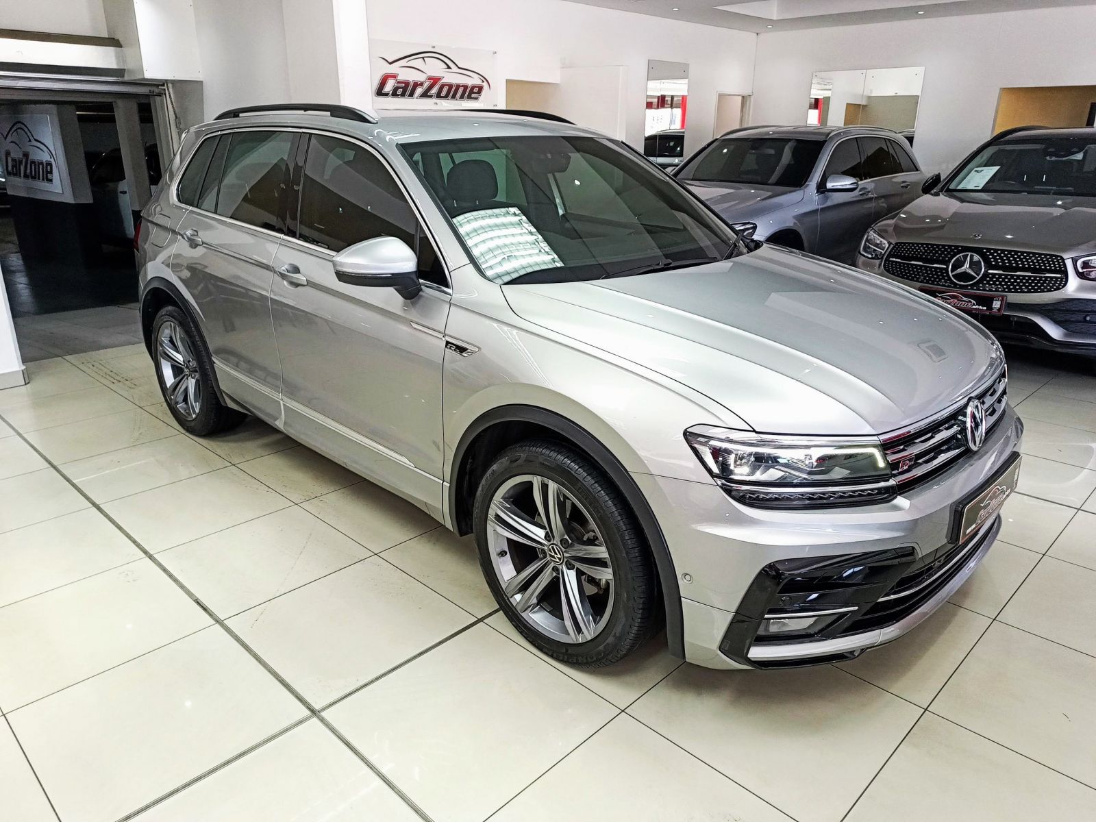 2021 Volkswagen Tiguan photo 1