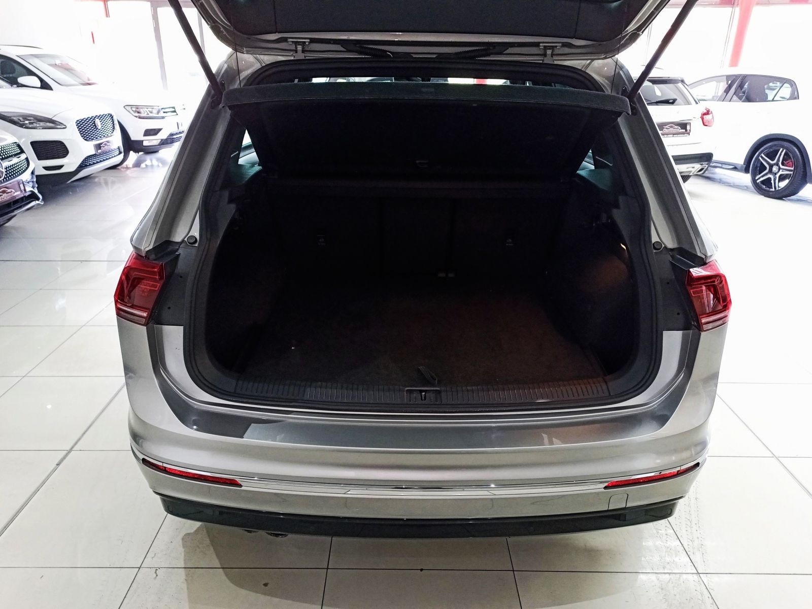 2021 Volkswagen Tiguan photo 8