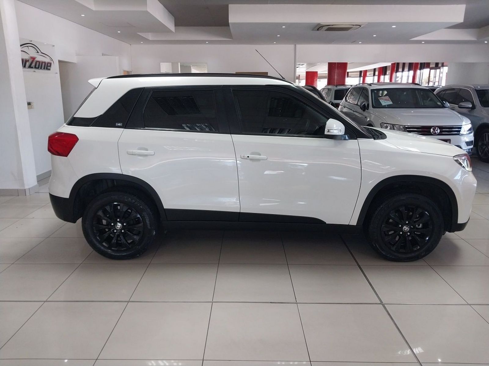 2022 Toyota Urban Cruiser photo 2