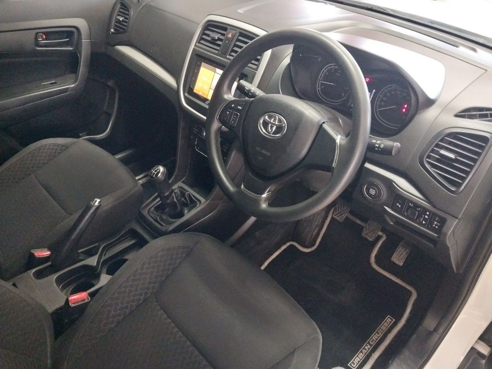2022 Toyota Urban Cruiser photo 6