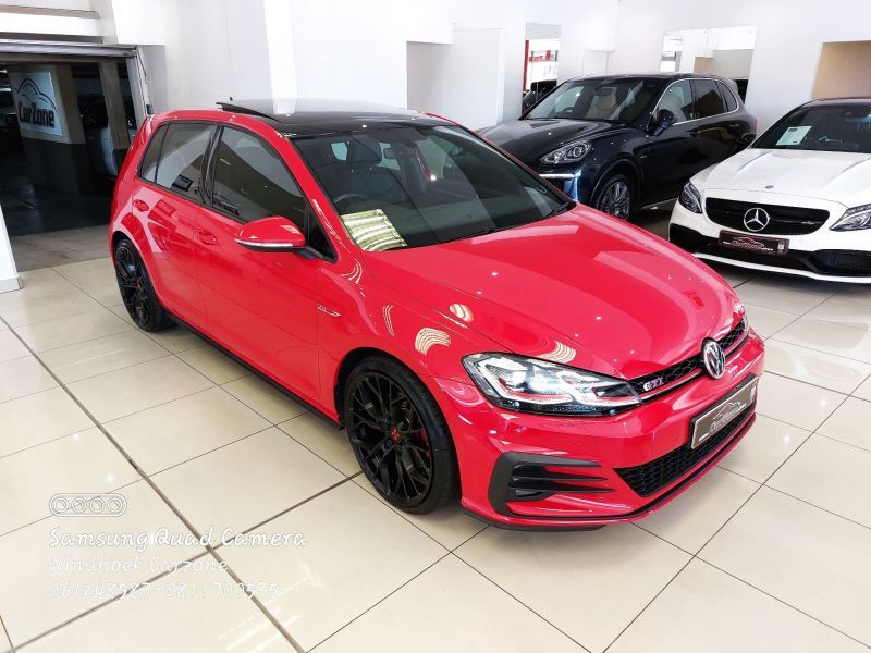 2019 Volkswagen Golf photo 1