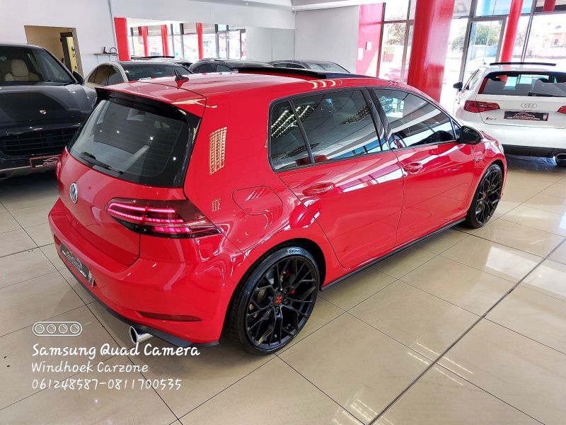 2019 Volkswagen Golf photo 3