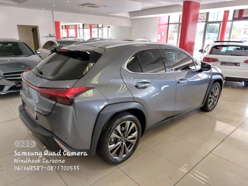 2020 Lexus UX photo 3