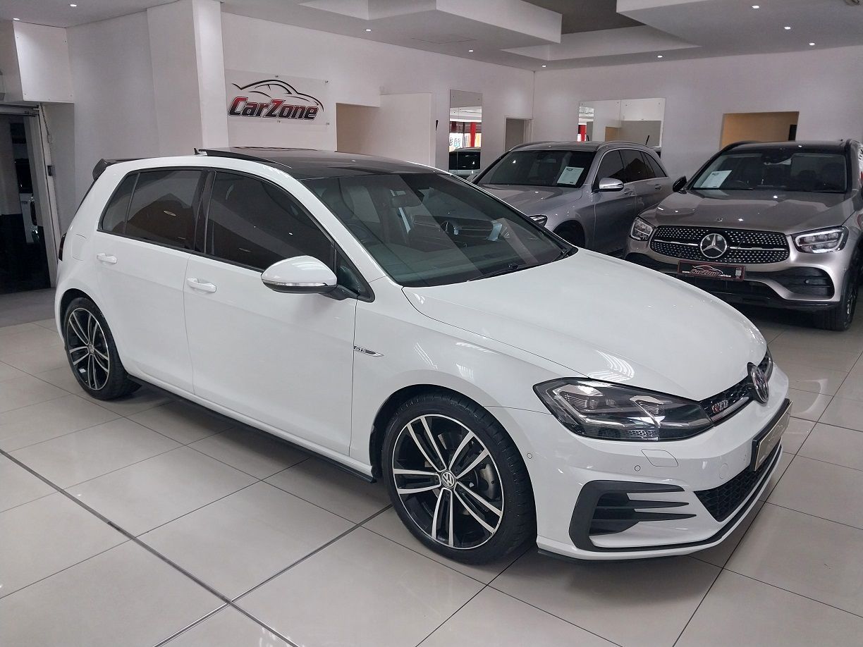 2017 Volkswagen Golf photo 1