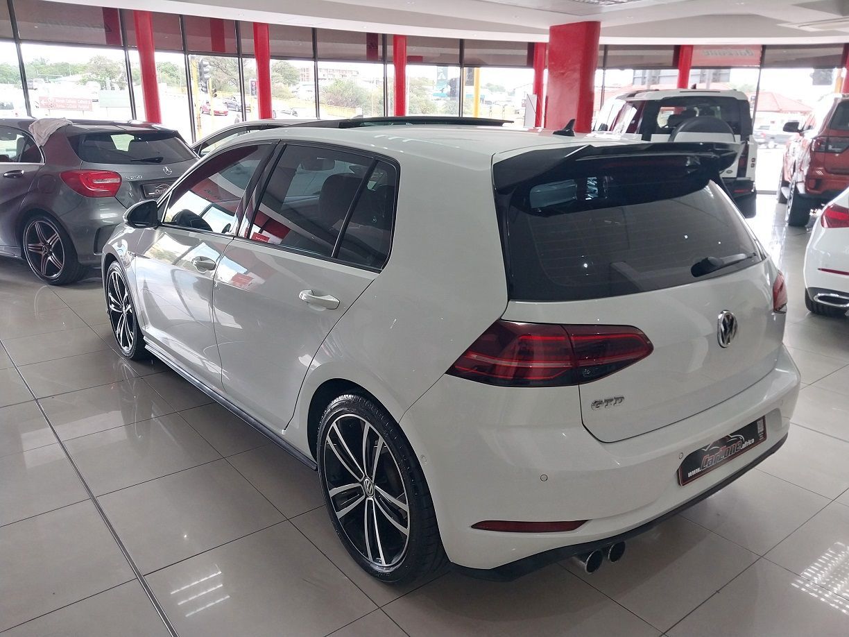 2017 Volkswagen Golf photo 10