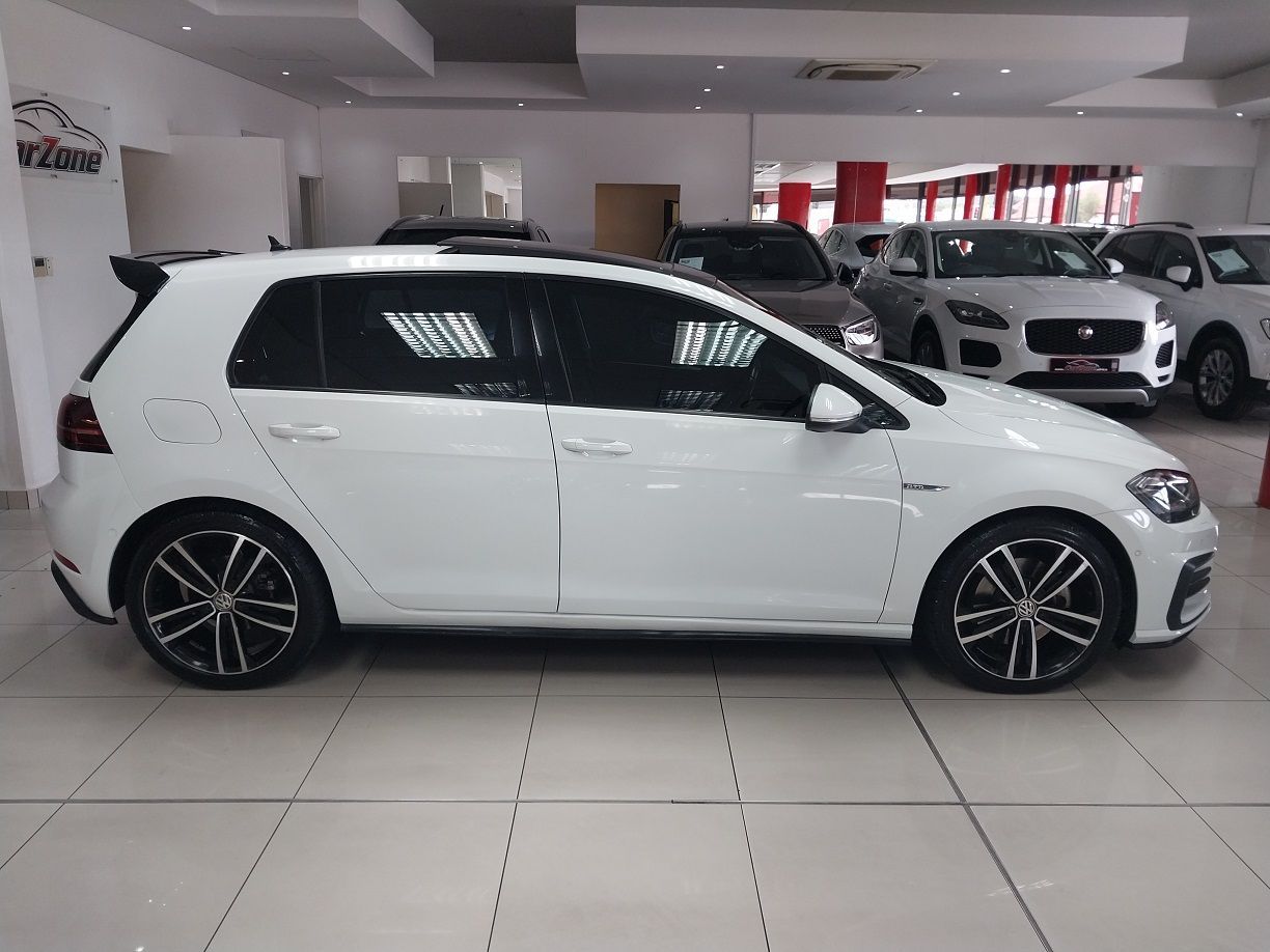 2017 Volkswagen Golf photo 2