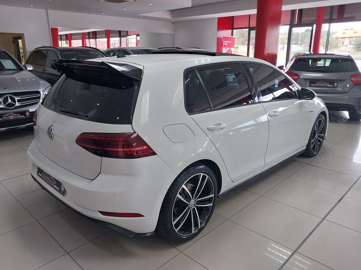 2017 Volkswagen Golf photo 3