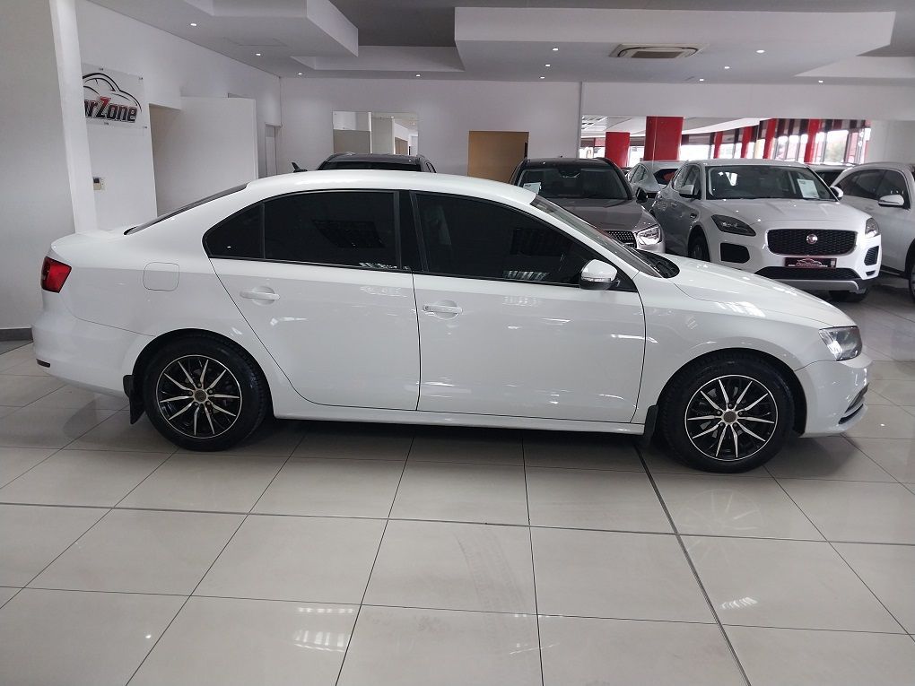 2015 Volkswagen Jetta photo 2