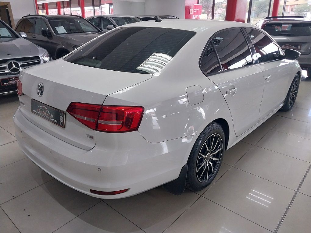 2015 Volkswagen Jetta photo 3