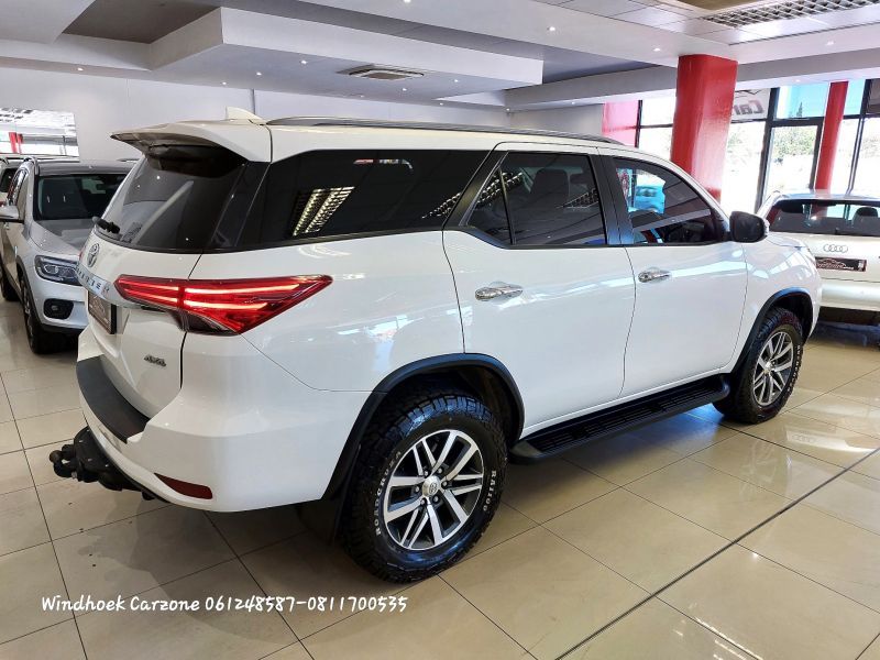 2018 Toyota Fortuner photo 3