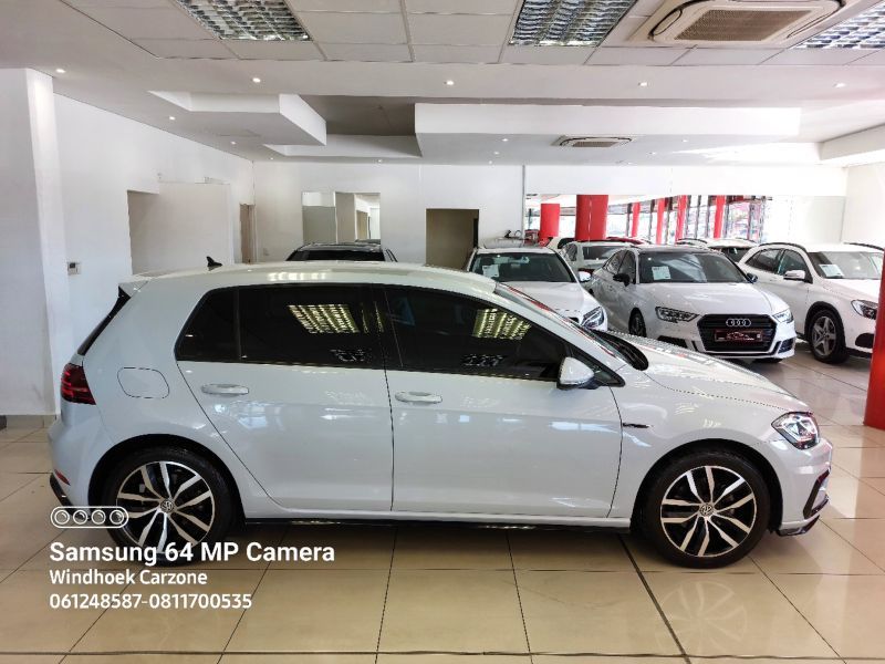 2019 Volkswagen Golf photo 2