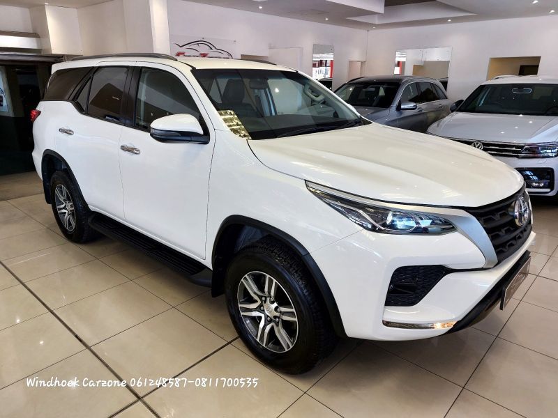 2021 Toyota Fortuner photo 1