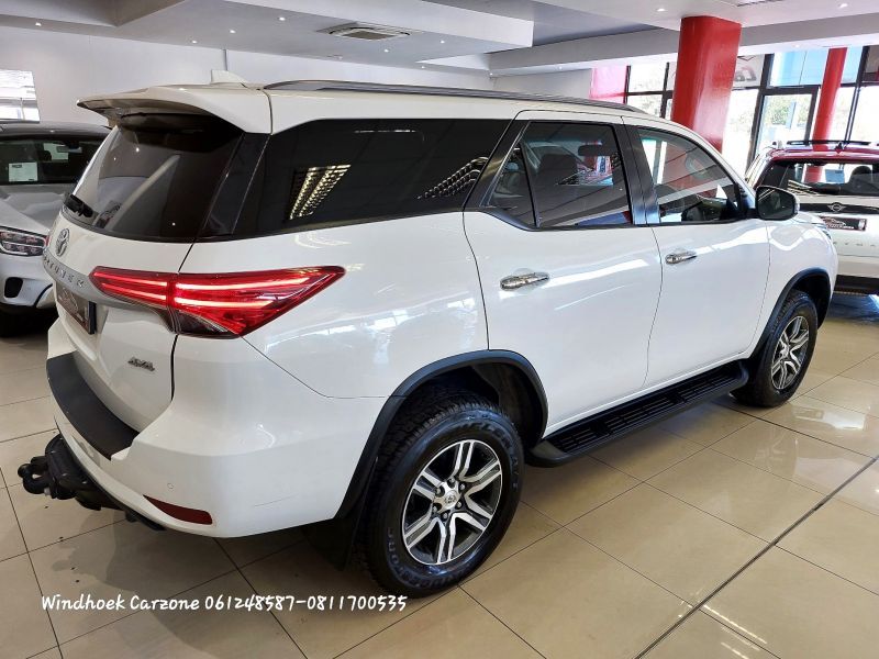 2021 Toyota Fortuner photo 3