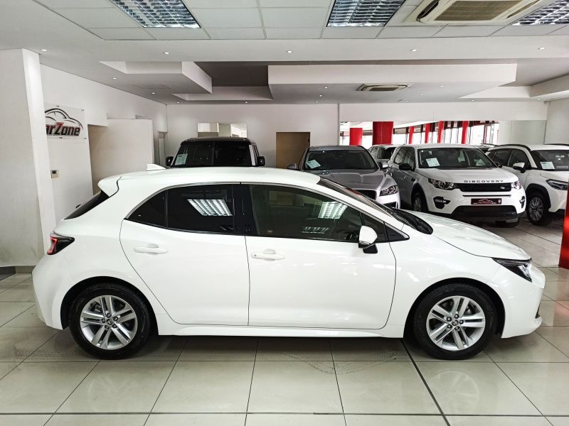 2019 Toyota Corolla photo 2