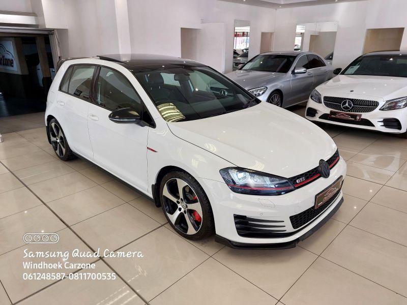 2014 Volkswagen Golf photo 1