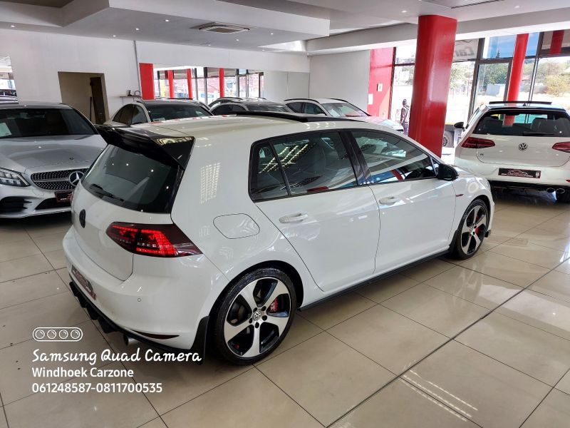 2014 Volkswagen Golf photo 3