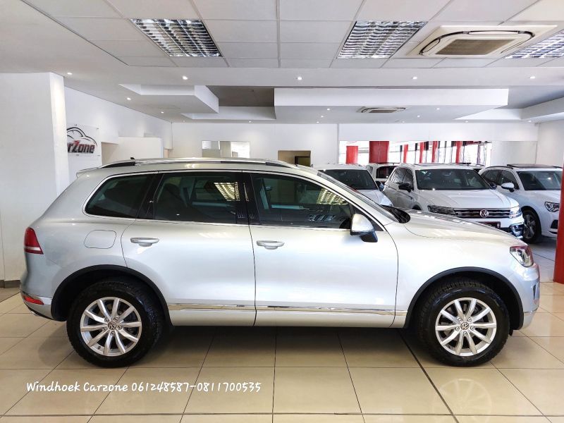 2018 Volkswagen Touareg photo 2