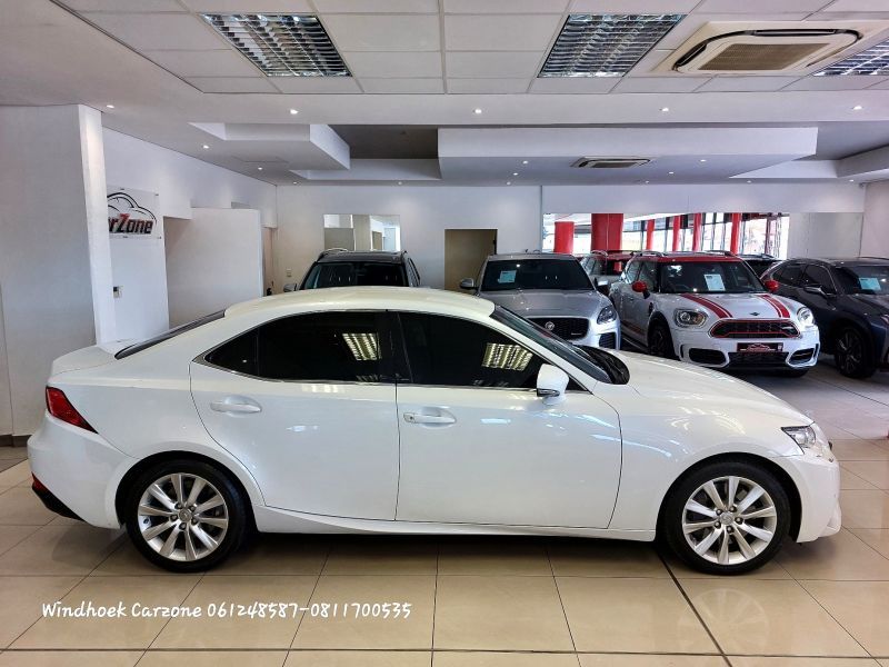 2013 Lexus IS photo 2