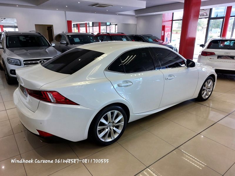 2013 Lexus IS photo 3