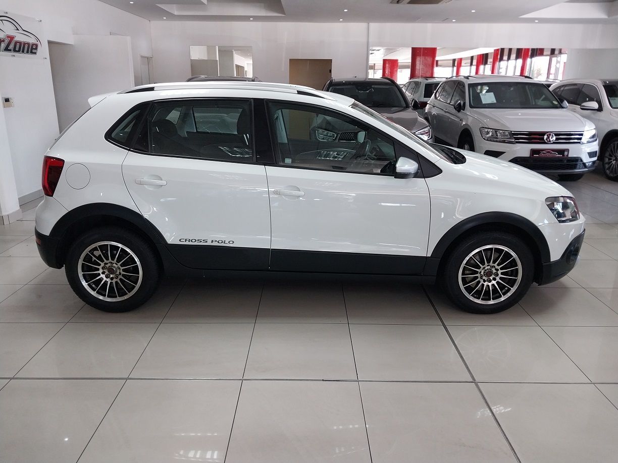 2015 Volkswagen Polo photo 2