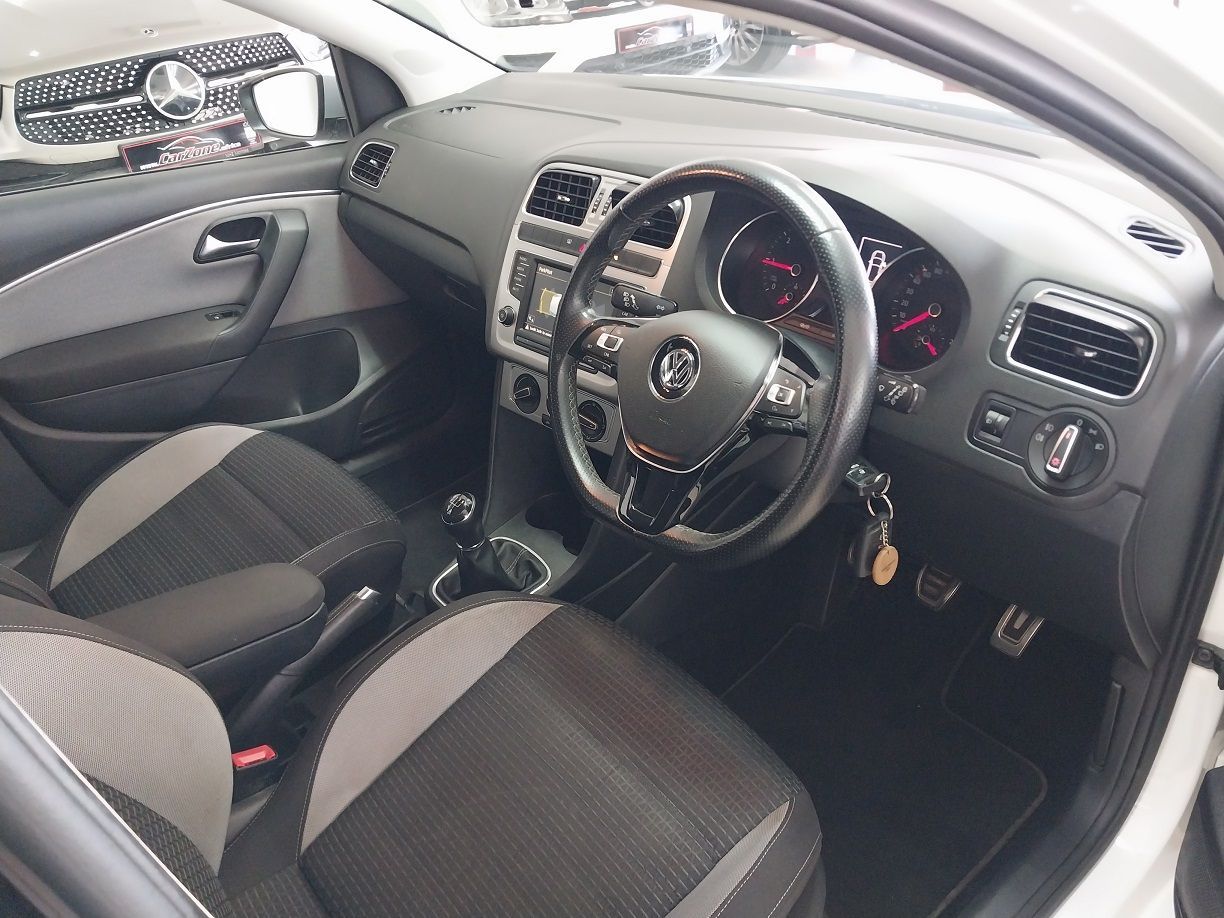2015 Volkswagen Polo photo 6