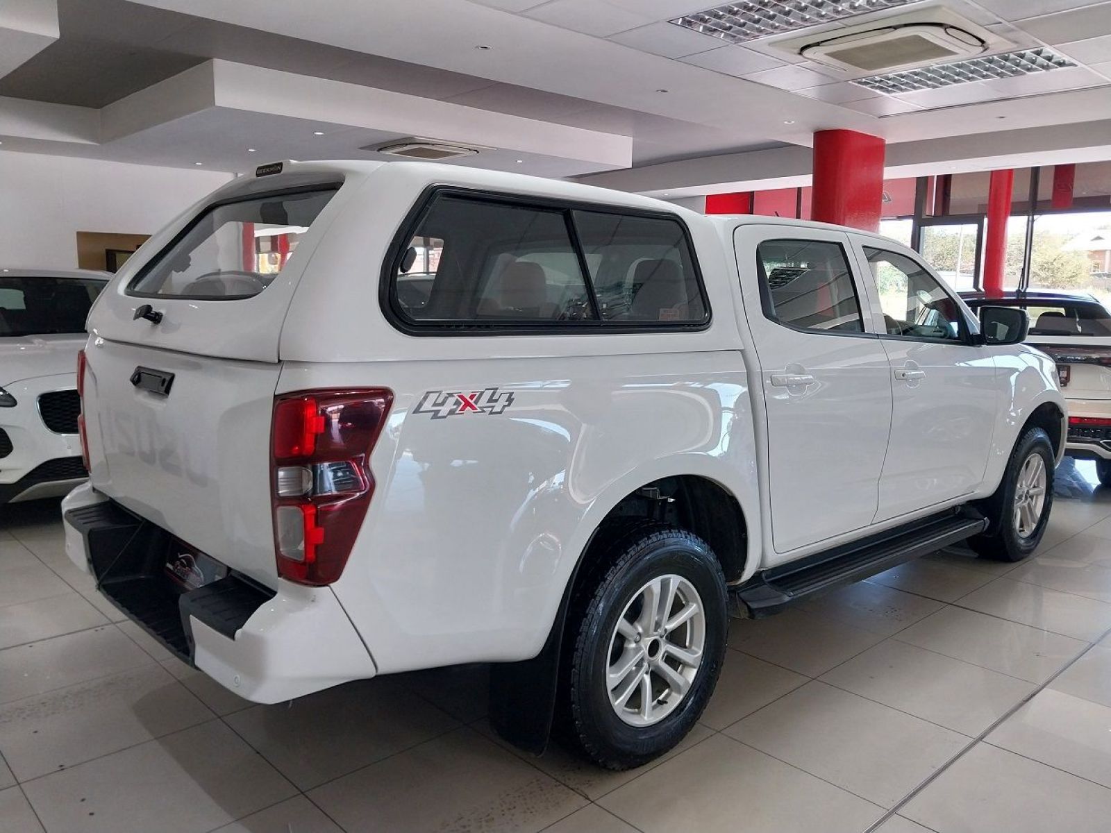 2023 Isuzu D-MAX photo 3