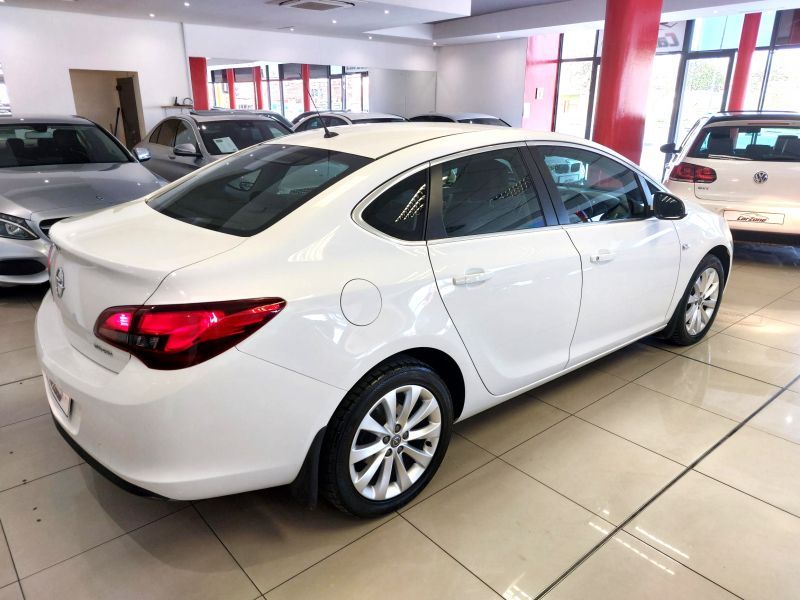 2015 Opel Astra photo 3