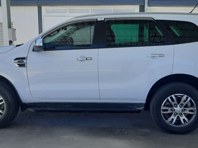 2019 Ford Everest photo 1