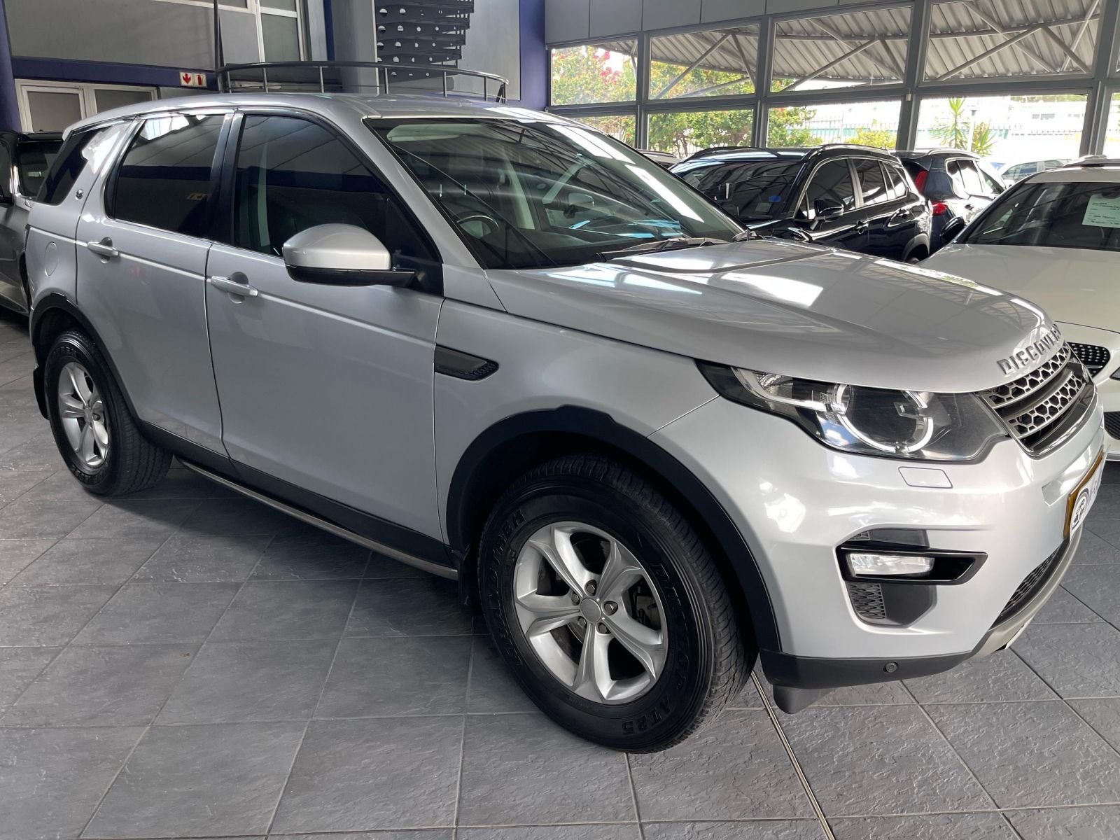 2018 Land Rover Discovery photo 1